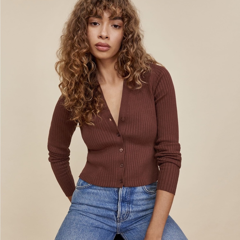 Gilda Ribbed V-Neck Cardigan in Chestnut XS